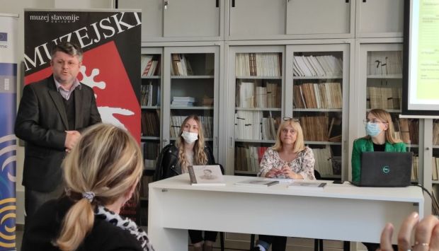 Dr. sc. Ljiljana Dobrovšak održala predavanje o povijesti Židova u Osijeku u Židovskoj općini Osijek, 21. 9. 2021.