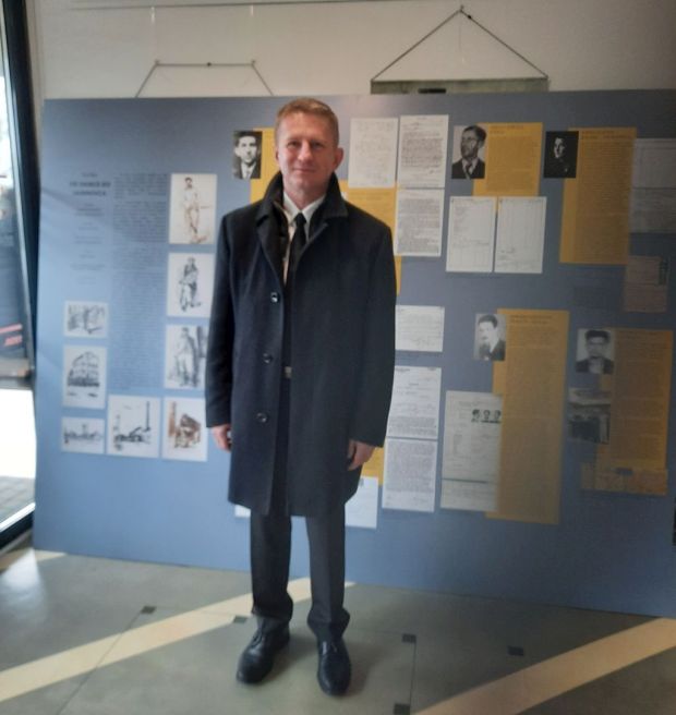Prof. dr. sc. Željko Holjevac i dr. sc. Danijel Vojak na komemoraciji u povodu 77. godišnjice oslobođenja logora Jasenovac, 22. 4. 2022.