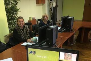 Dr. sc. Ivana Žebec Šilj i dr. sc. Ljiljana Dobrovšak na radionici Uvod u QGIS, 2. 2. 2023.