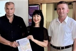 Dr. sc. Rebeka Mesarić Žabčić i ravnatelj Instituta dr. sc. Željko Holjevac u Ljubljani, 10. 7. 2023.