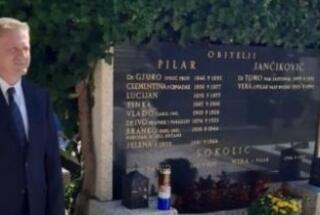 Ravnatelj Holjevac položio vijenac na grob dr. Ive Pilara, 3. 9. 2023.