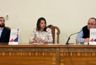 Dr. sc. Željko Holjevac i dr. sc. Danijel Vojak na predstavljanju zbornika Historija Roma u Bosni i Hercegovini; Sarajevo, 9. 4. 2025.