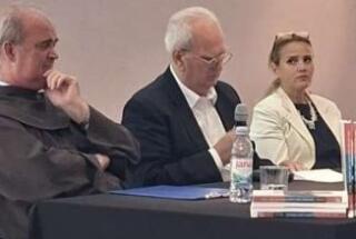 Dr. sc. Vine Mihaljević i dr. sc. Ivana Žebec Šilj na predstavljanju knjiga dr. sc. Vine Mihaljevića; Livno, 24. 9. 2025.