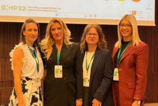 Suradnica na projektu DigiLitA Lana Lučić predstavila rezultate kvalitativnog istraživanja na 32. godišnjoj konferenciji psihologa; Split, 6. 11. 2025.